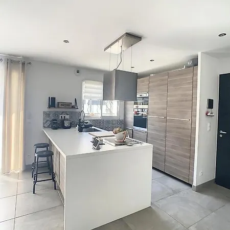 Villa T4 Avec Piscine Et Cuisine D'ete